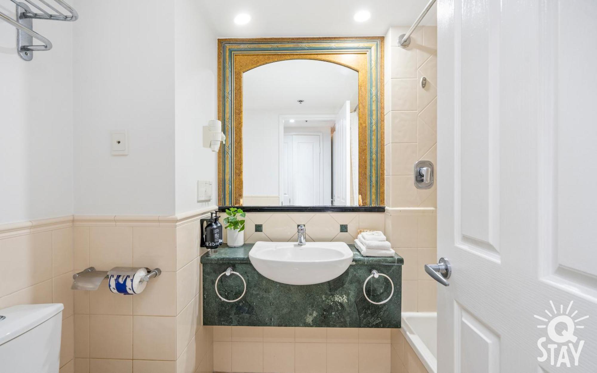 Legends Apartments - Qstay Gold Coast Luaran gambar