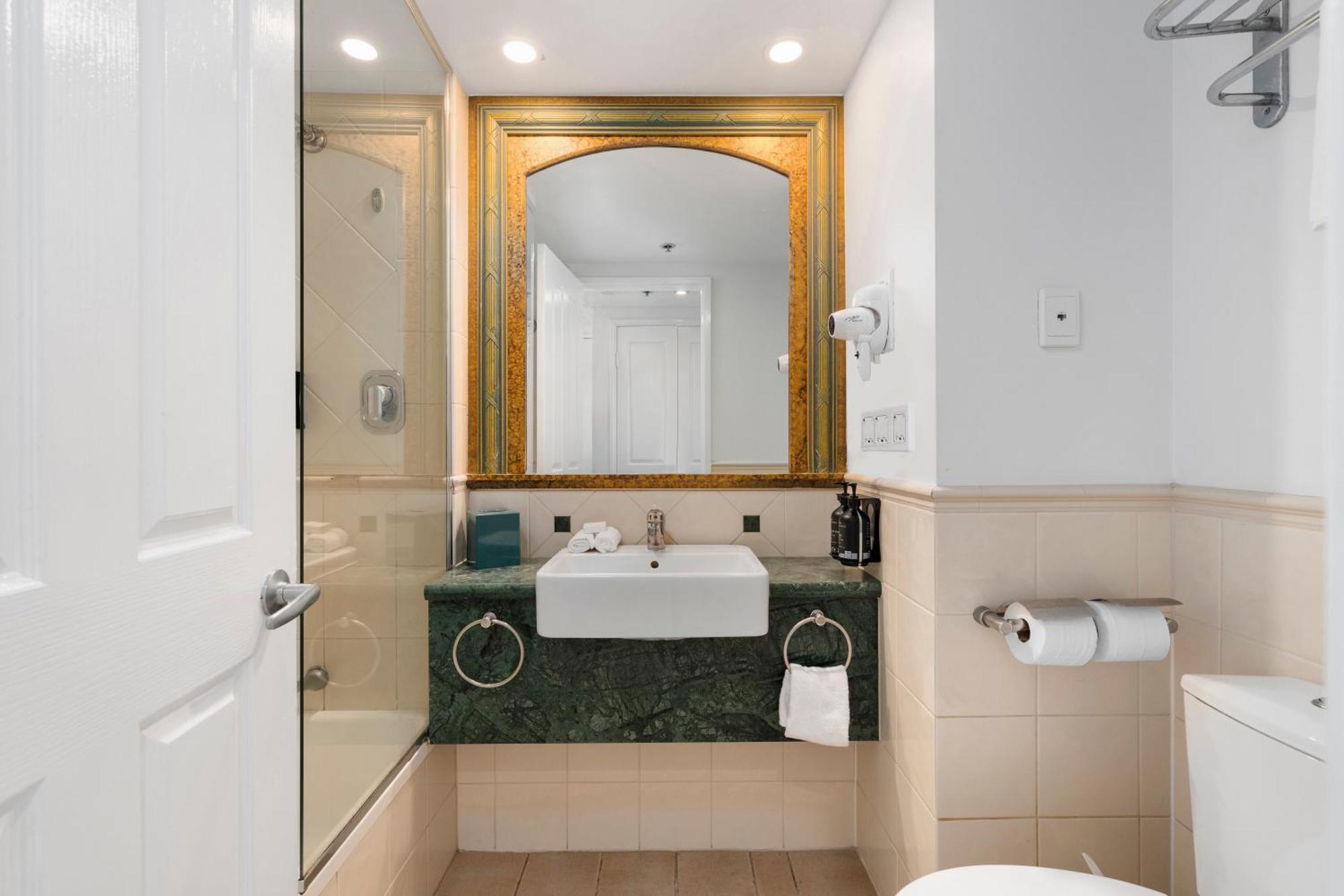 Legends Apartments - Qstay Gold Coast Luaran gambar